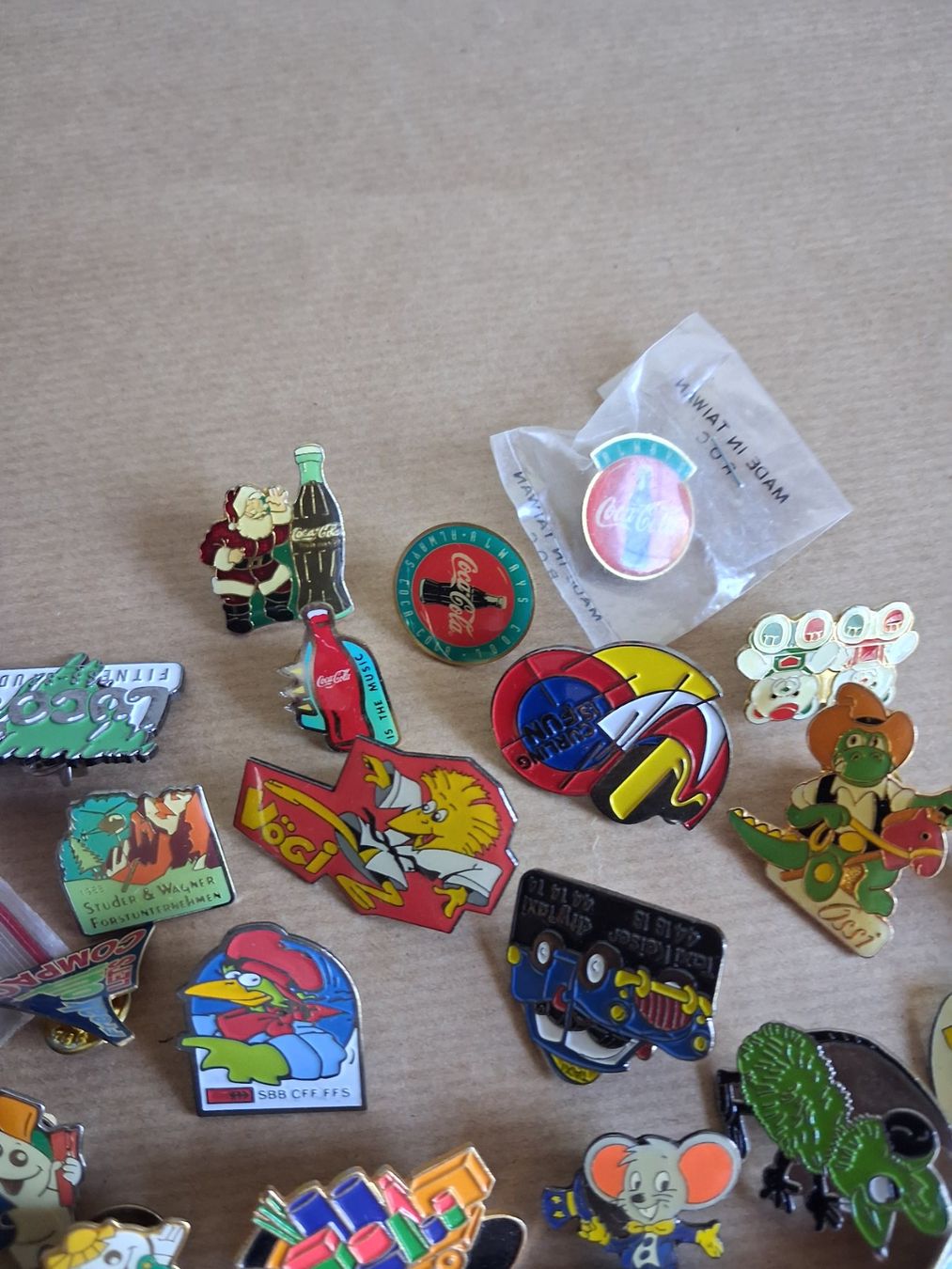 Placchette & Badge: c/ 100+ Pins mit Verschluss. Gemäss Bildern – Usato da Hagendorn venduto da siwasi3 5