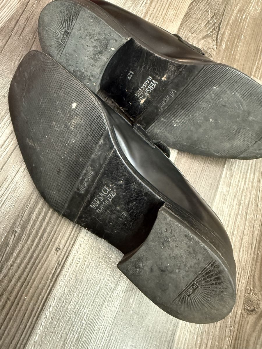 Versace Scarpe da uomo: Mocassins Versace classiques en cuir noir - Taille 42.1/2 – Usato da Monthey venduto da Joseph-29 5