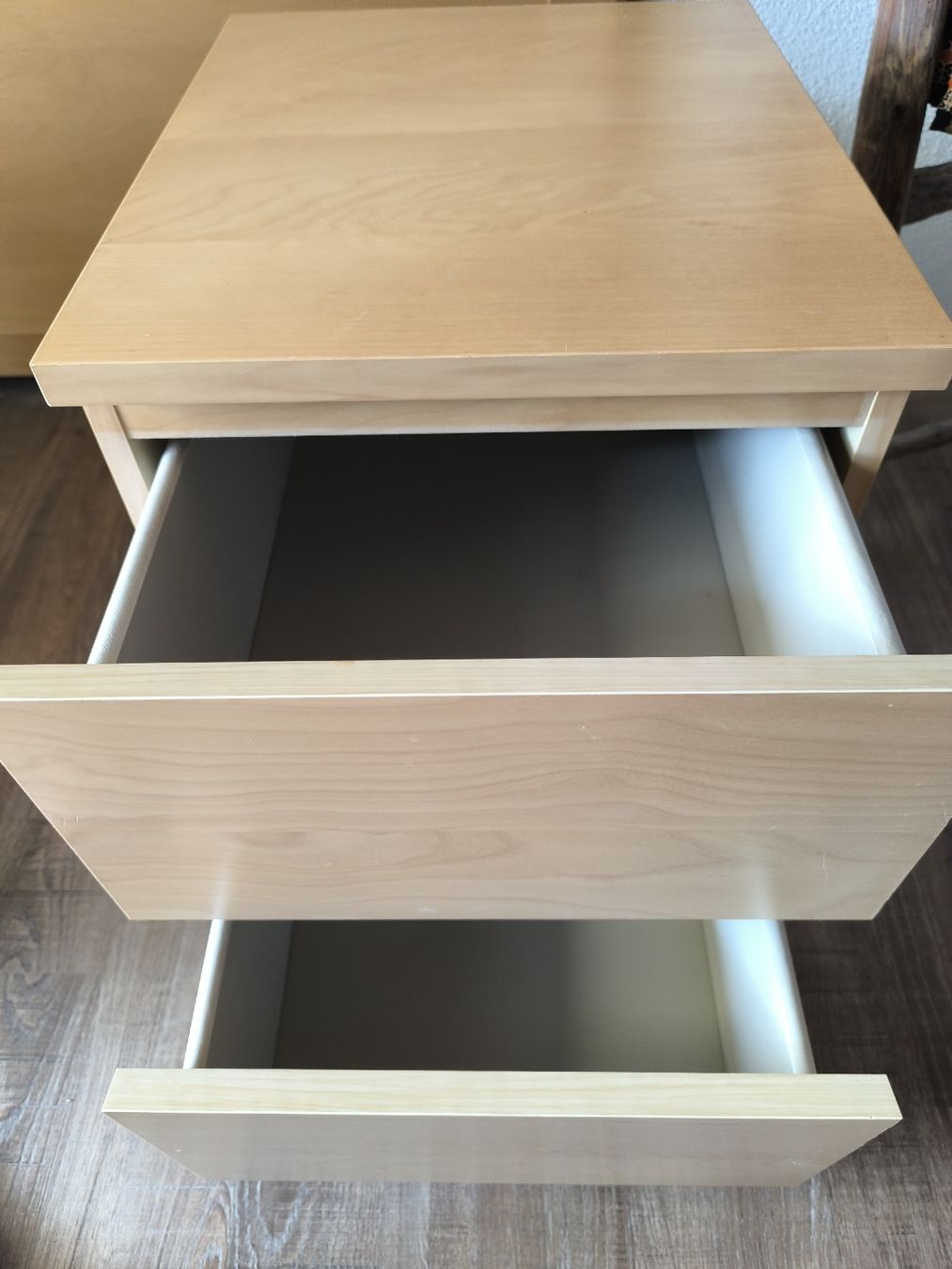 Ikea Tables de nuit: 2 Nachttischen von IKEA  MALM mit Gebrauchspuren – D'occasion à Oberwil-Lieli par Atom17 9