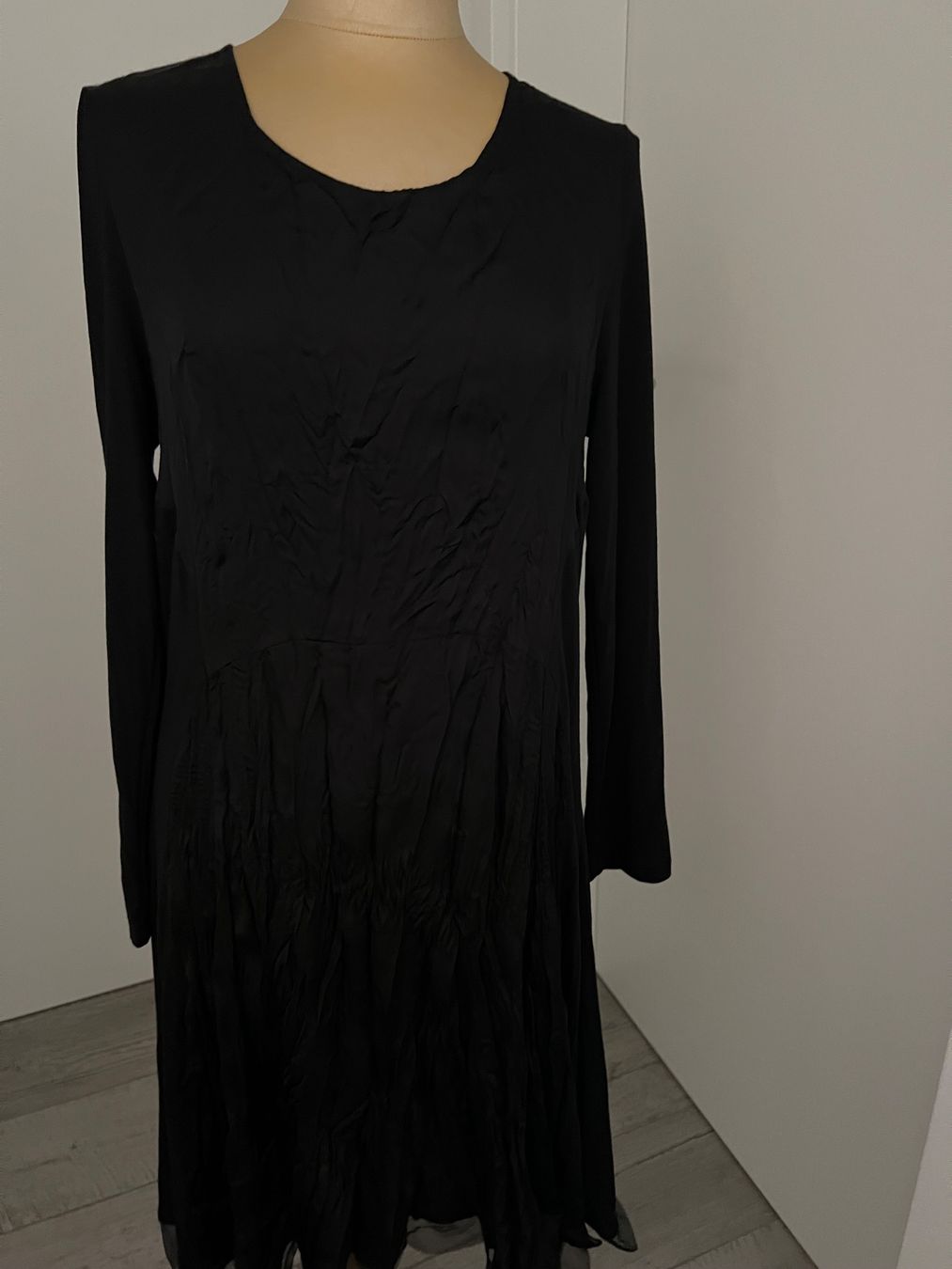 Nile Vestiti: NILE - Robe noire soie et tulle - L – Usato da Mézières FR venduto da Daisy16 3
