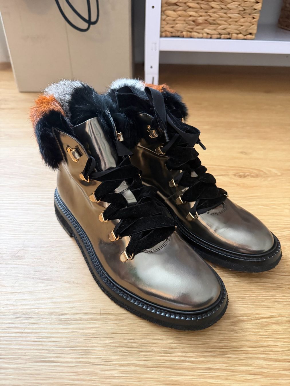 Scarpe da donna: Coole Winterstiefel mit Fellbesatz, Gr. 39 – Usato da Oberrieden venduto da 4dam