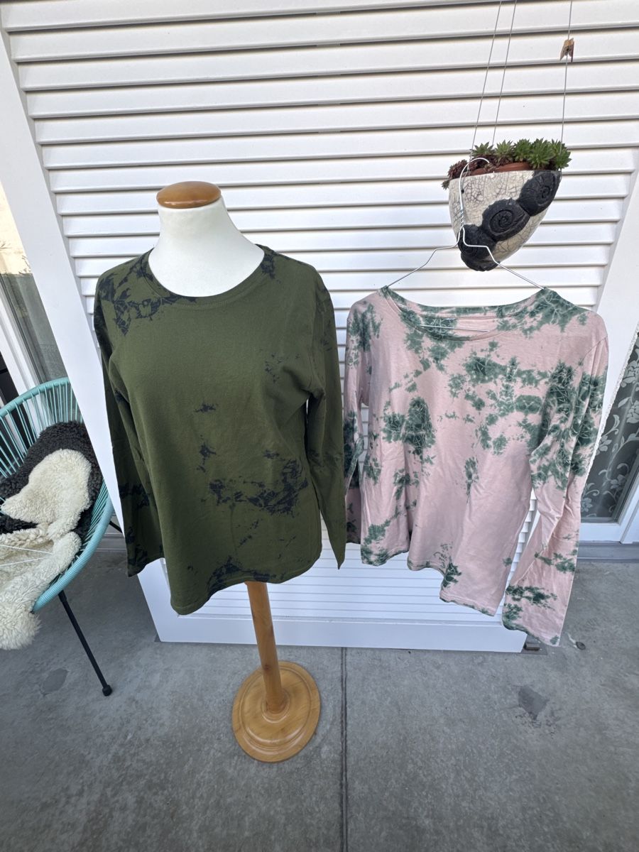 T-shirt: Langarmshirts von Hanmade, Batikmuster, Grösse M – Usato da Basel venduto da fiona_second-hand_BS