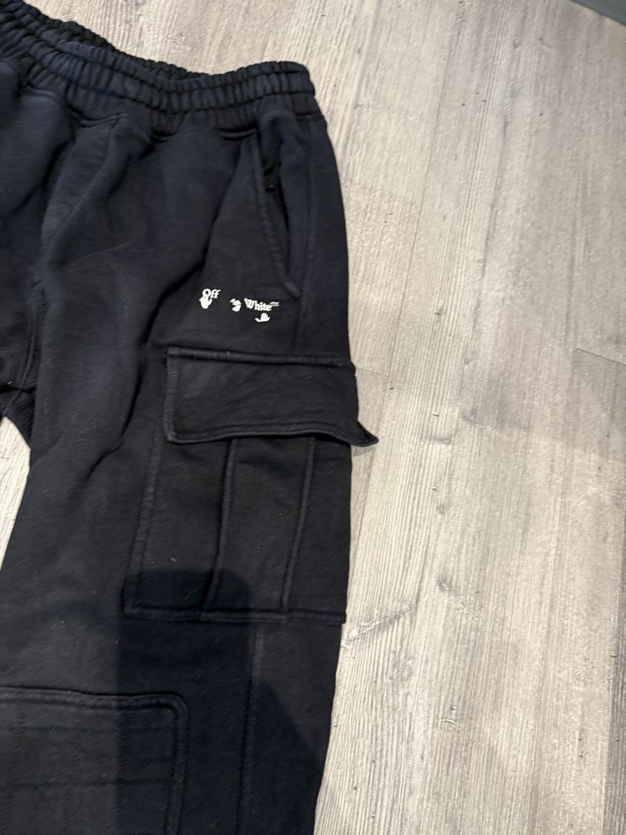 Off-White Pantaloni: Off white cargo jogger M – Usato da Giubiasco venduto da Darkemperor 1
