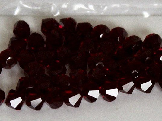 Perle (finte): Swarovski Perlen 4mm garnet – Nuovo e nell'imballaggio originale da Schlatt TG venduto da kreativ-atelier