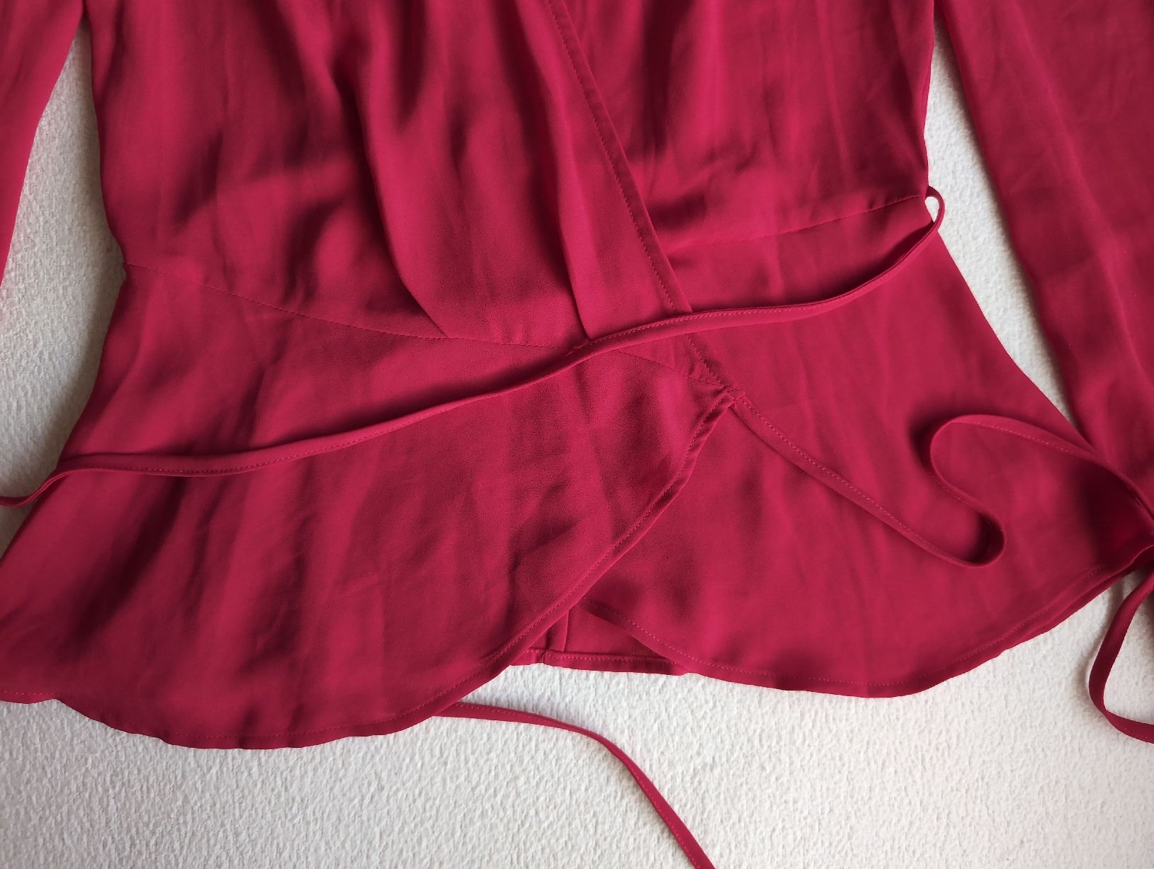 Camicette: BCBGMAXAZRIA Raspberry Wrap Blouse, Size XS, Summer/Spring! – Usato da Glis venduto da livespringly 3