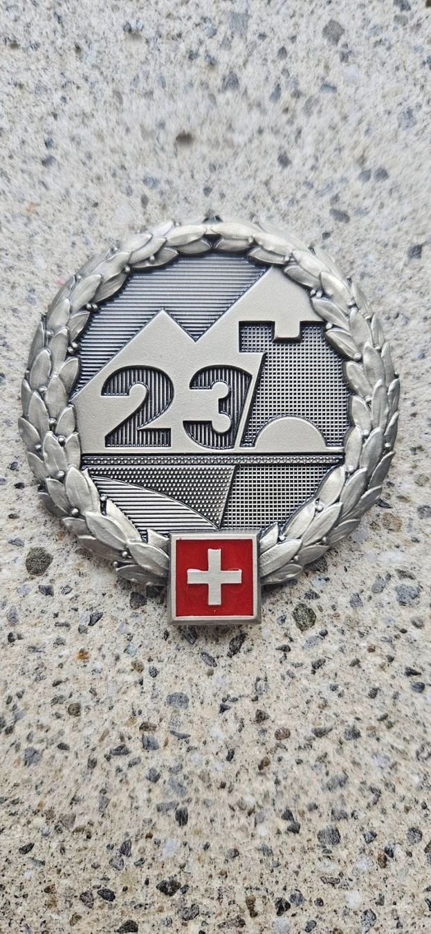 Schweizer Armee Placchette & Badge: *** Beretemblem Silber Schweizer Armee *** – Nuovo e nell'imballaggio originale da Riedholz venduto da fr_sIruP