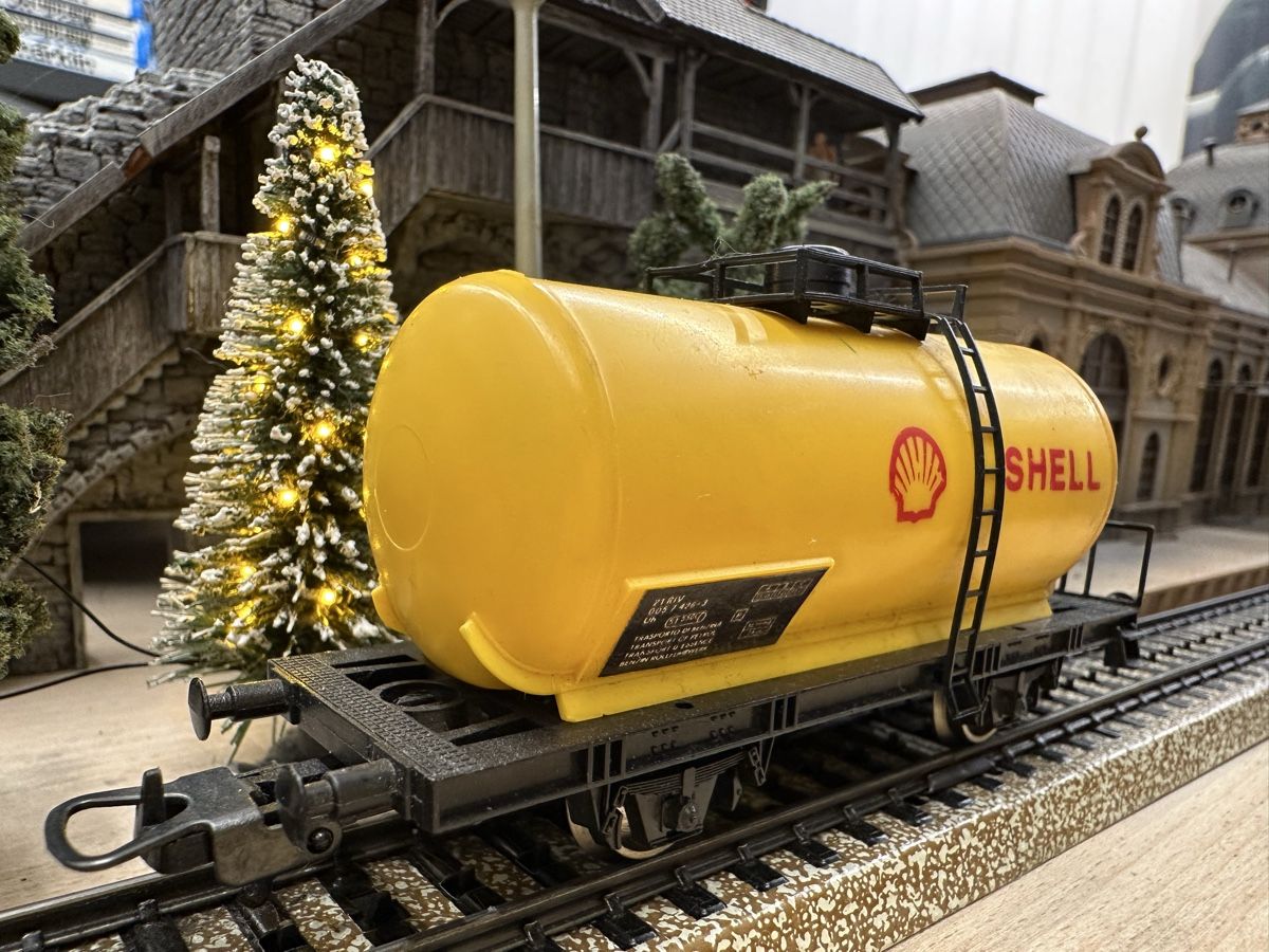 Lima Modellini di ferrovie: Lima Shell Kesselwagen – Usato da Lupsingen venduto da New-Haven