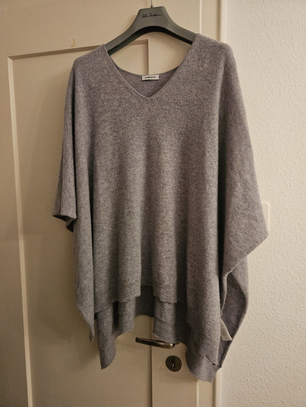 Autres vêtements femmes: marke poncho  j. lindeberg – D'occasion à Basel par fragolina08