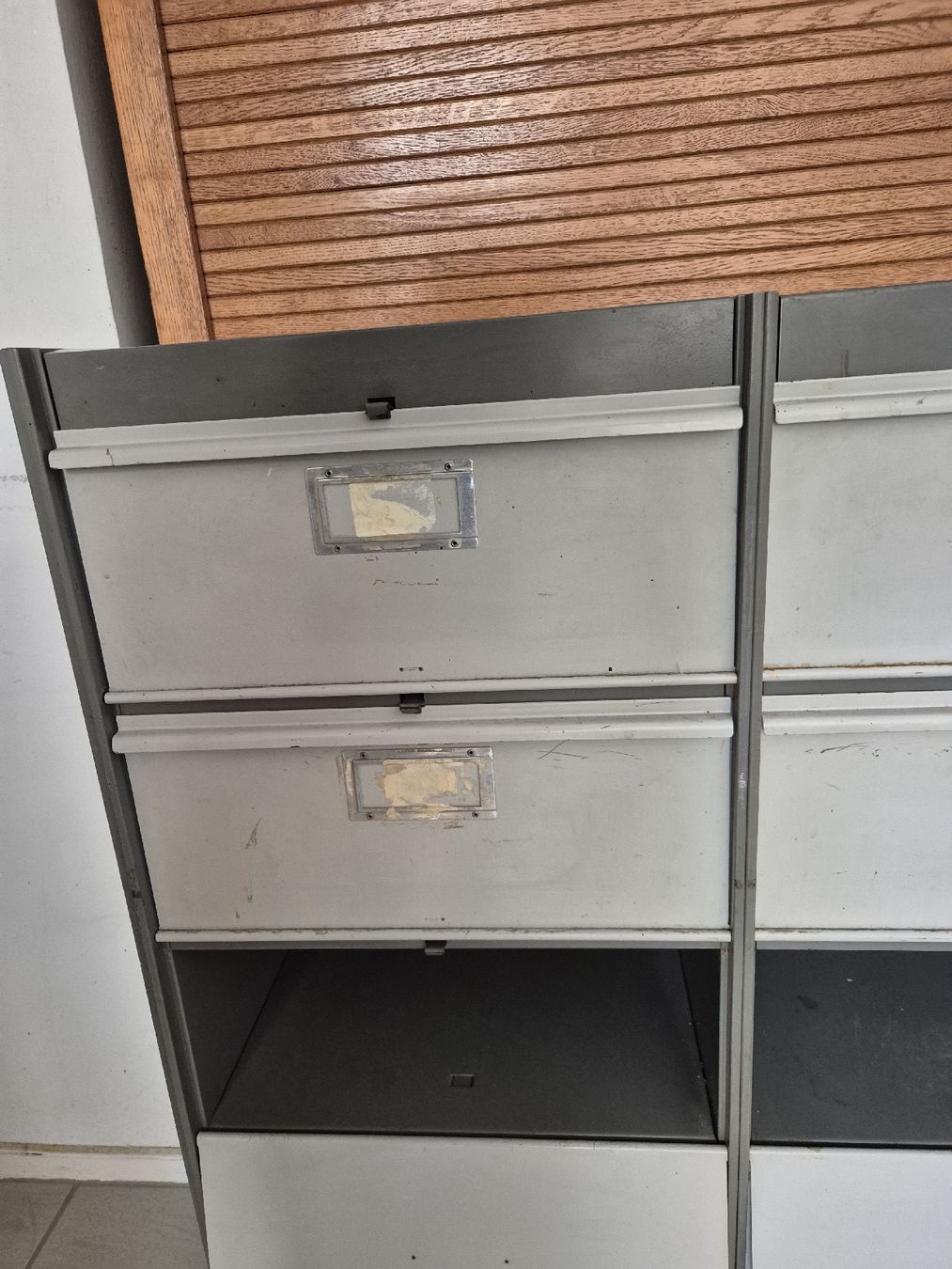 Armadi: Metall Aktenschrank mit Klappen – Usato da Basel venduto da Gaianed 8