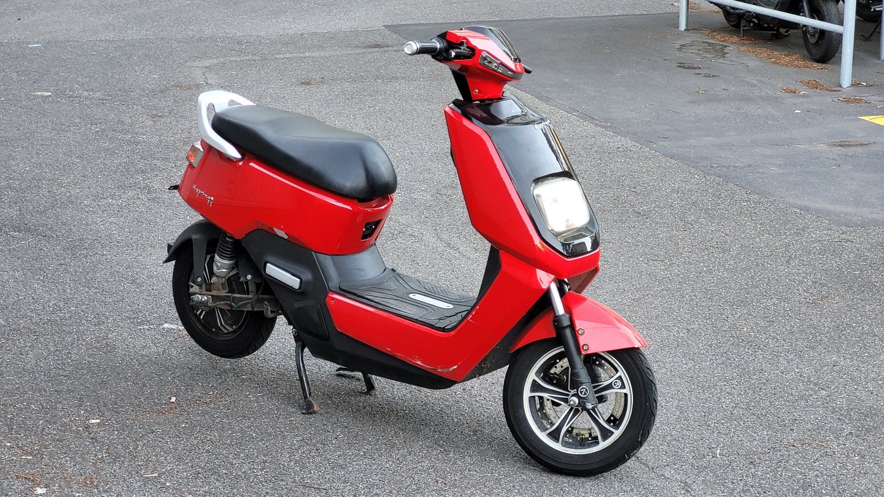 Vespino Scooters: Elektroroller/Scooter Vespino 7i – Gebraucht aus Rümlang von Tanhorn 3