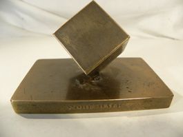 Alter Briefbeschwerer "Pobé Bâle"