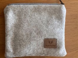 Handmade Wollfilz-Täschchen Naturweiss – Grau