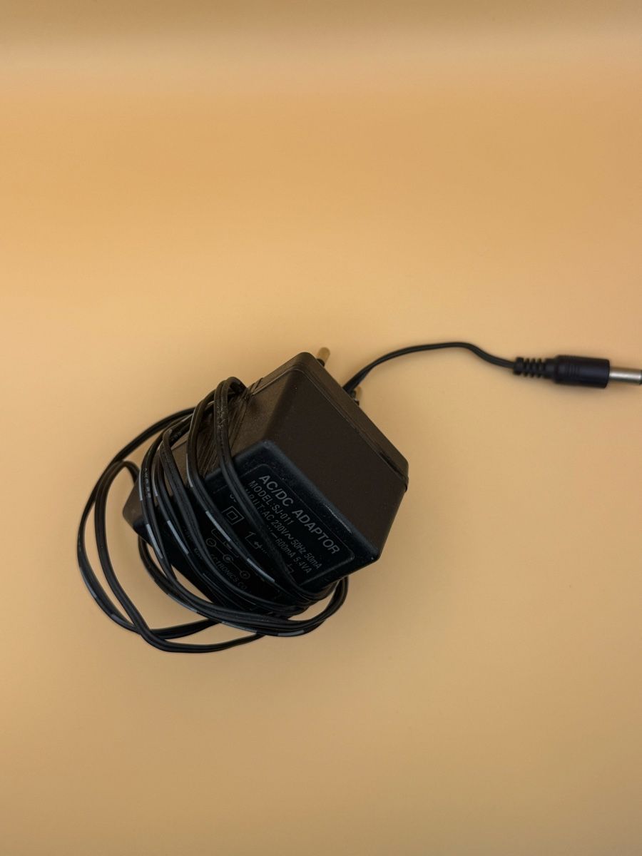 Laufwerke & Adapter: AC/DC Adapter Modell SJ-011  – Gebraucht aus St. Gallen von KumanekoDen