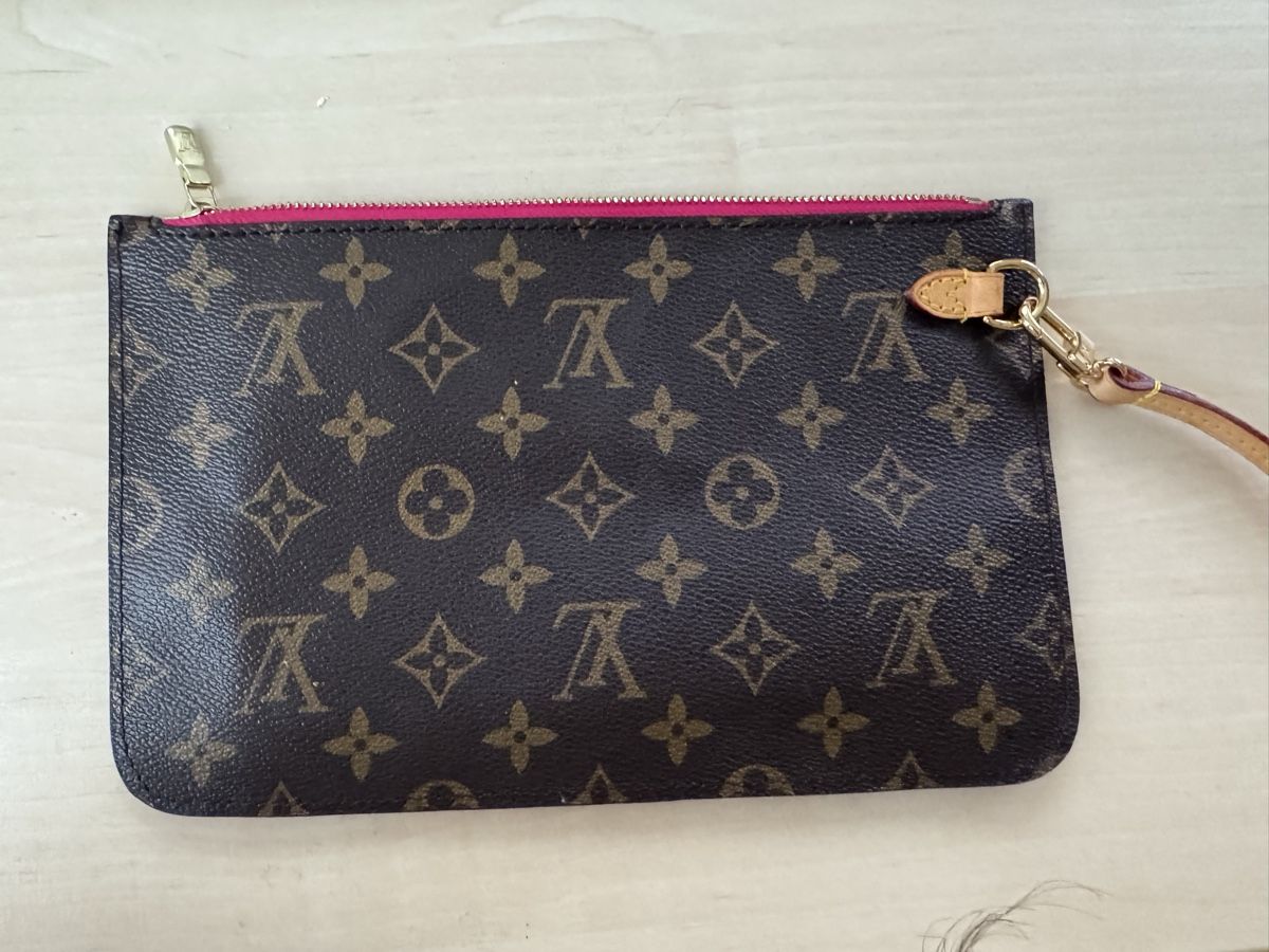Louis Vuitton Custodie per cosmetici: Neverfull Pochette Louis Vuitton – Nuovo (secondo la descrizione) da Zürich venduto da pri_8z7k 1