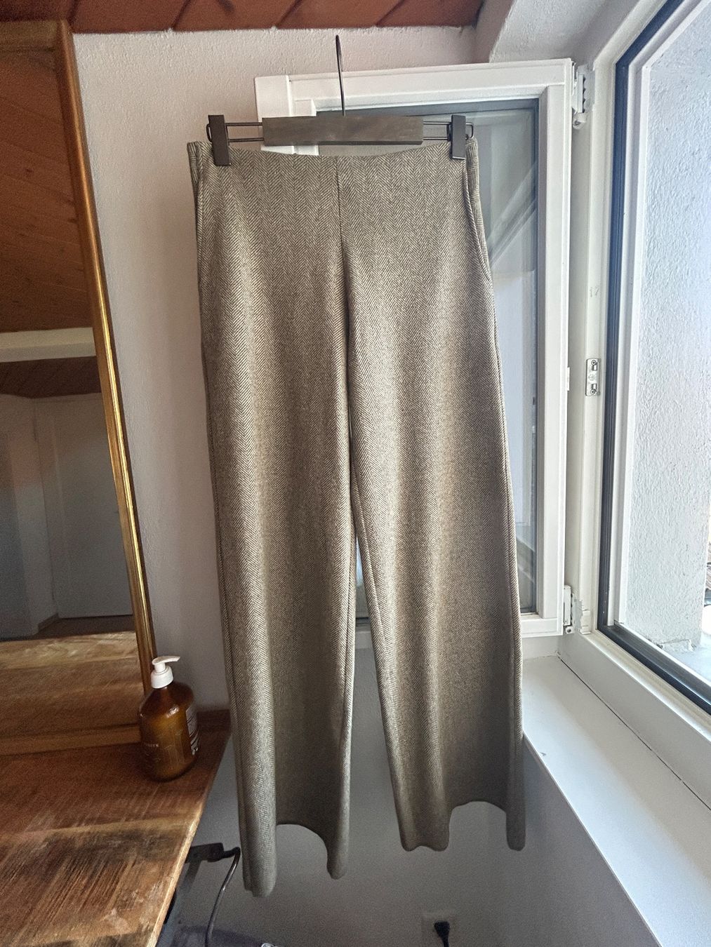 Pantaloni: Gwhite Wideleg Hose - Gr. 36 – Usato da Illnau venduto da Monkky 4