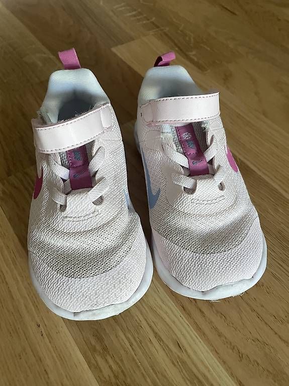 Scarpe per ragazze: Nike Schuhe Gr 25 – Usato da Zürich venduto da Brooke 1