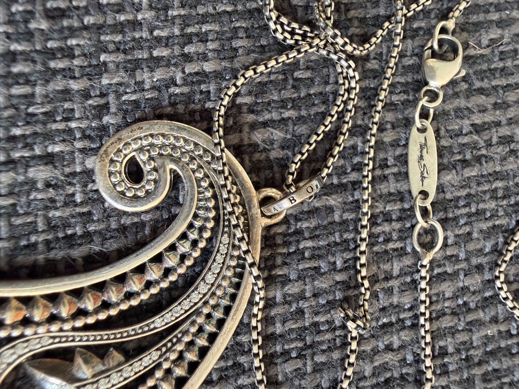 Thomas Sabo Catenine: Thomas Sabo Kette in silber mit gemusterten Medaillon – Usato da Eglisau venduto da Nic1906 2