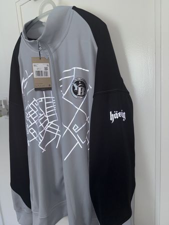 Hässig x YB - Trainerjacke XXL