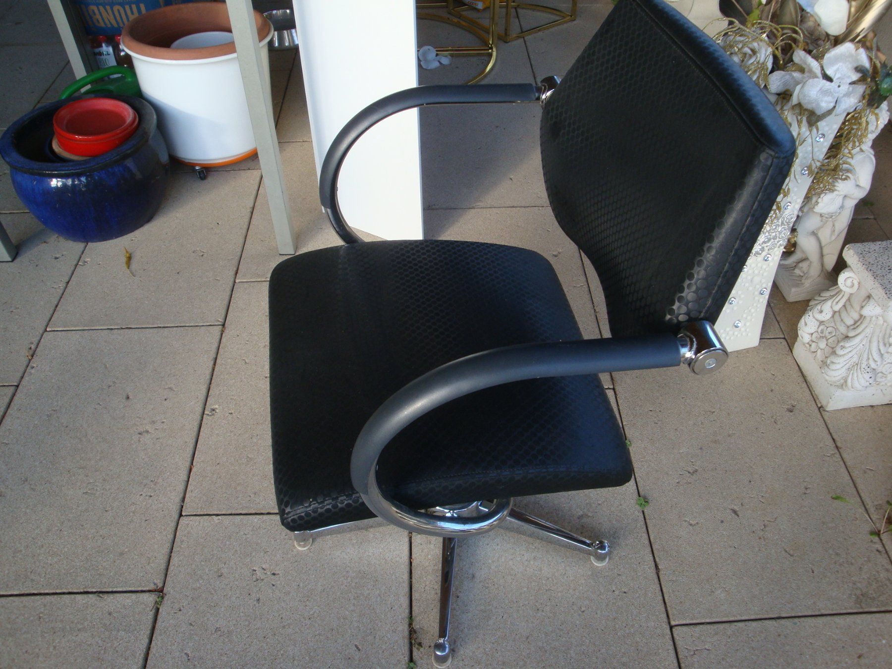 Chaises: Coiffeurstuhl schwarz – D'occasion à Enggistein par mach1 8