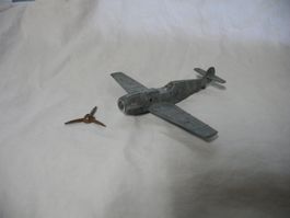 DINKY TOYS  FLUGZEUG  MESSERSCHMITT BF 109   BASTELWARE
