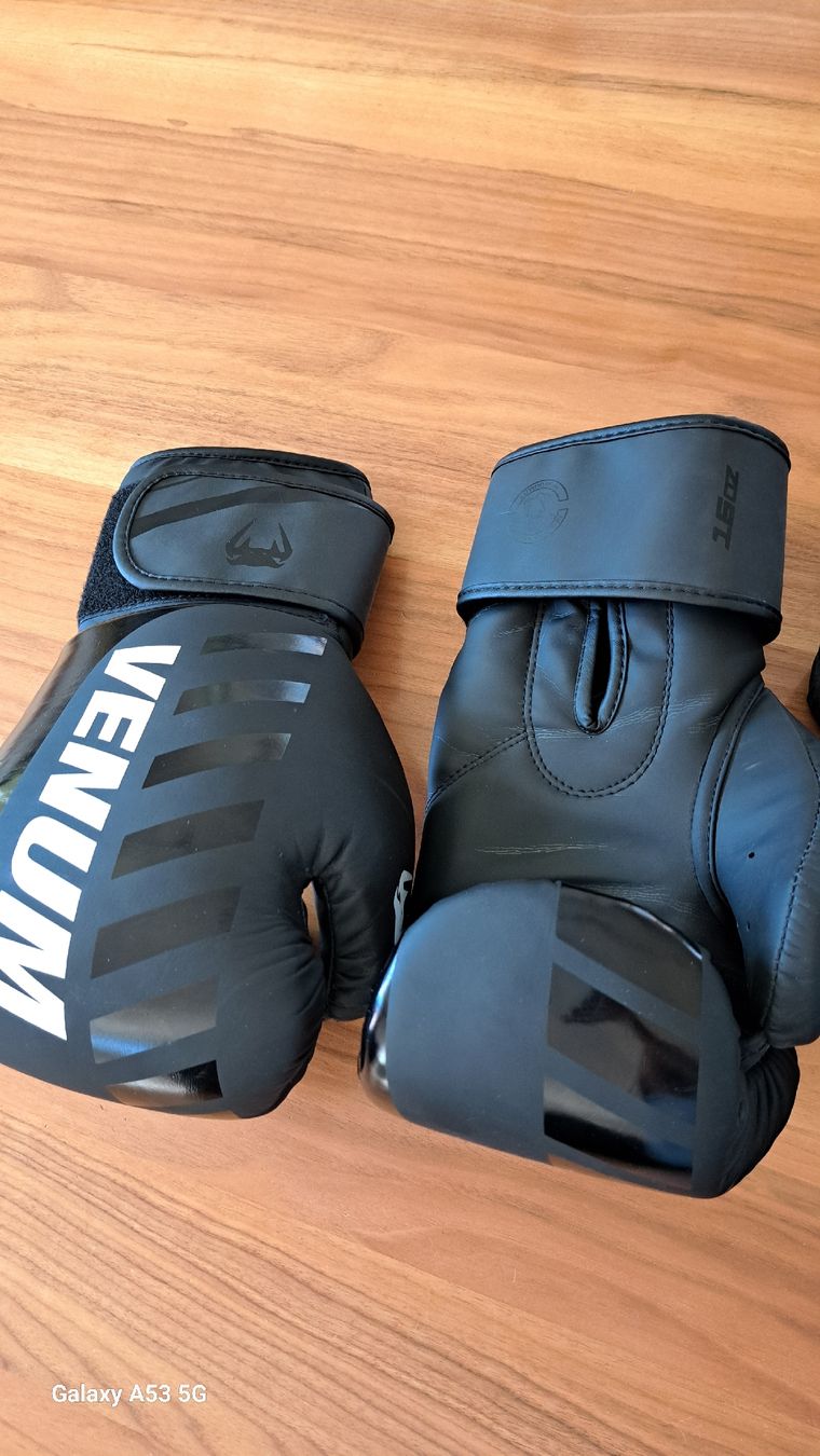 Schutz & Schoner: Kickbox-Ausrüstung Boxhandschuhe, Beinschoner Set Gr L – Gebraucht aus Röthenbach Hbsee von Persy40 4