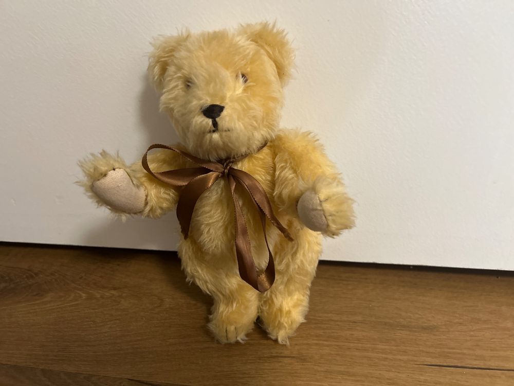 Vintage Sammlerbär Plüsch mit Stickerei „AF“