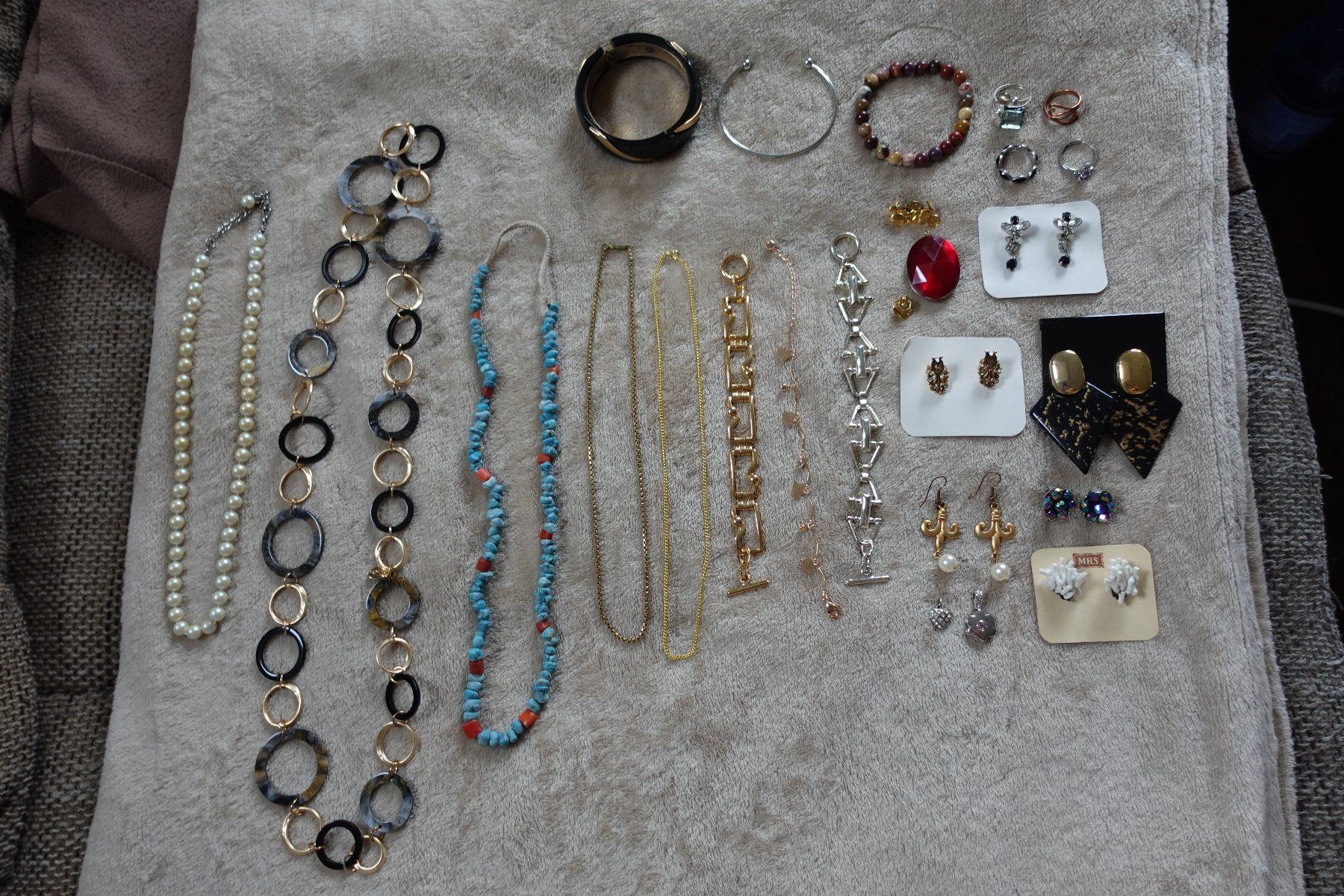 Sonstiger Schmuck: 1 schönes 32 teiliges Modeschmuck Set – Gebraucht aus rorschach von Babsi64