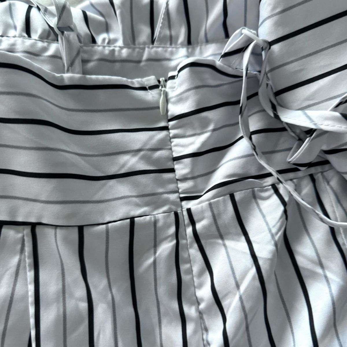 Tute: White Striped Jumpsuit – Nuovo e nell'imballaggio originale da Basel venduto da 1moonstar 3
