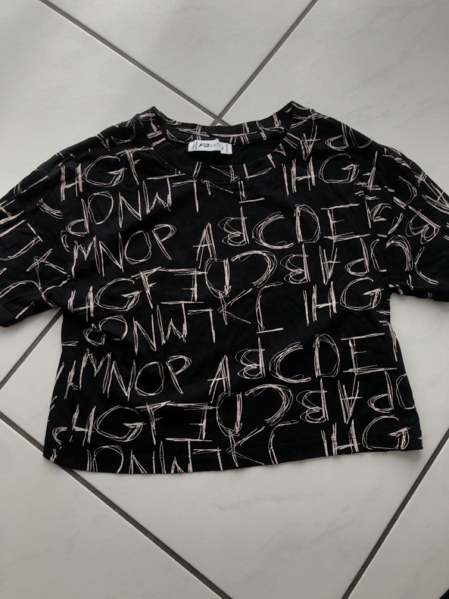 Camicette, T-shirt & Top: 2 T-Shirts Grösse S schwarz – Usato da Siebnen venduto da Rowiron 1