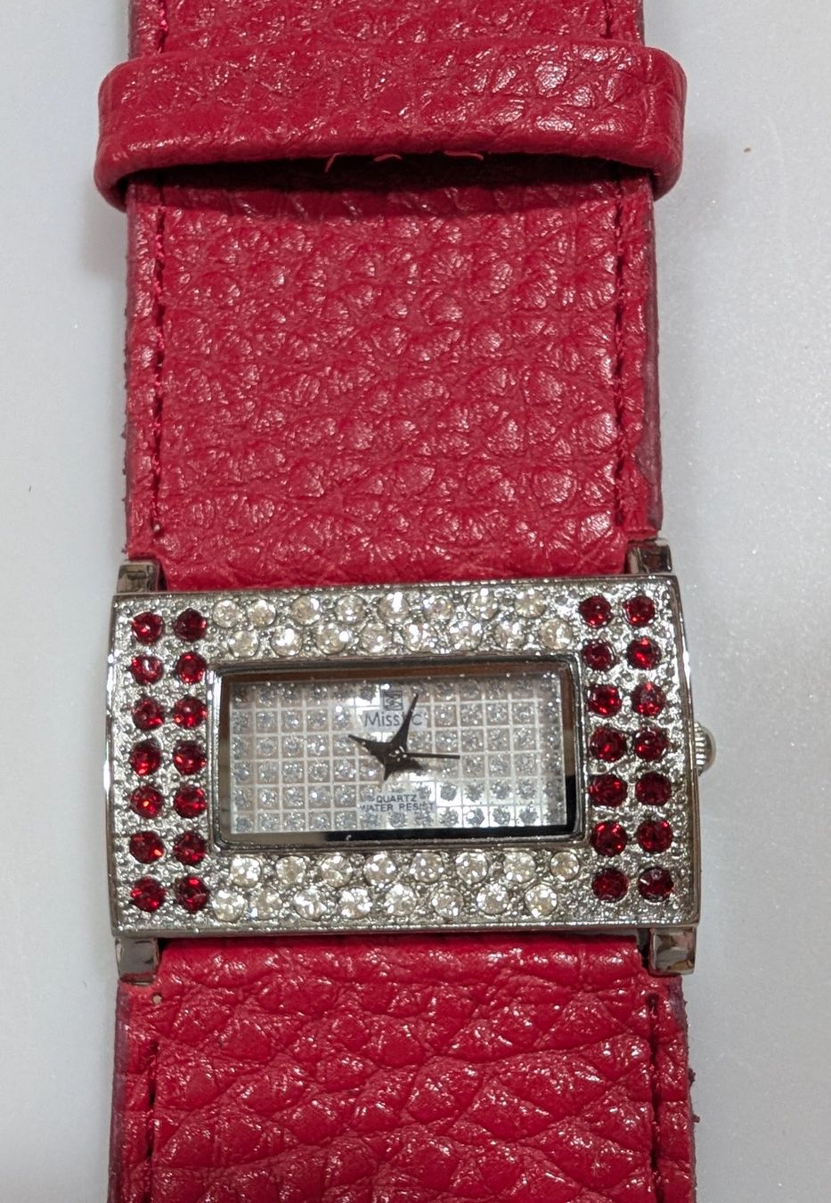 Orologi: Modische Quarz-Uhr in rot – Nuovo e nell'imballaggio originale da Ettingen venduto da Kartenplanet