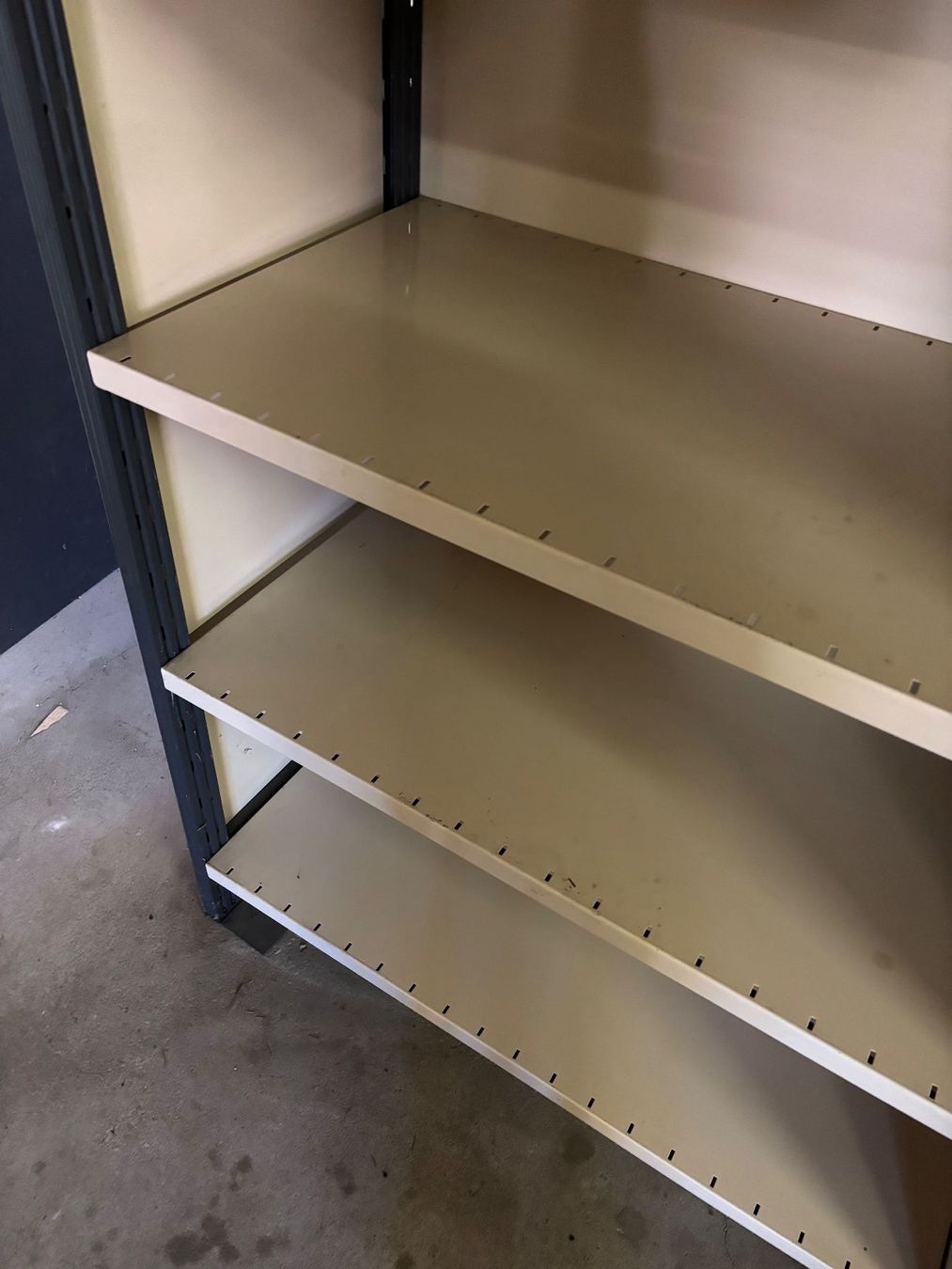 Scaffali: Metallregale – Usato da Egerkingen venduto da Jung-Unternehmer 5