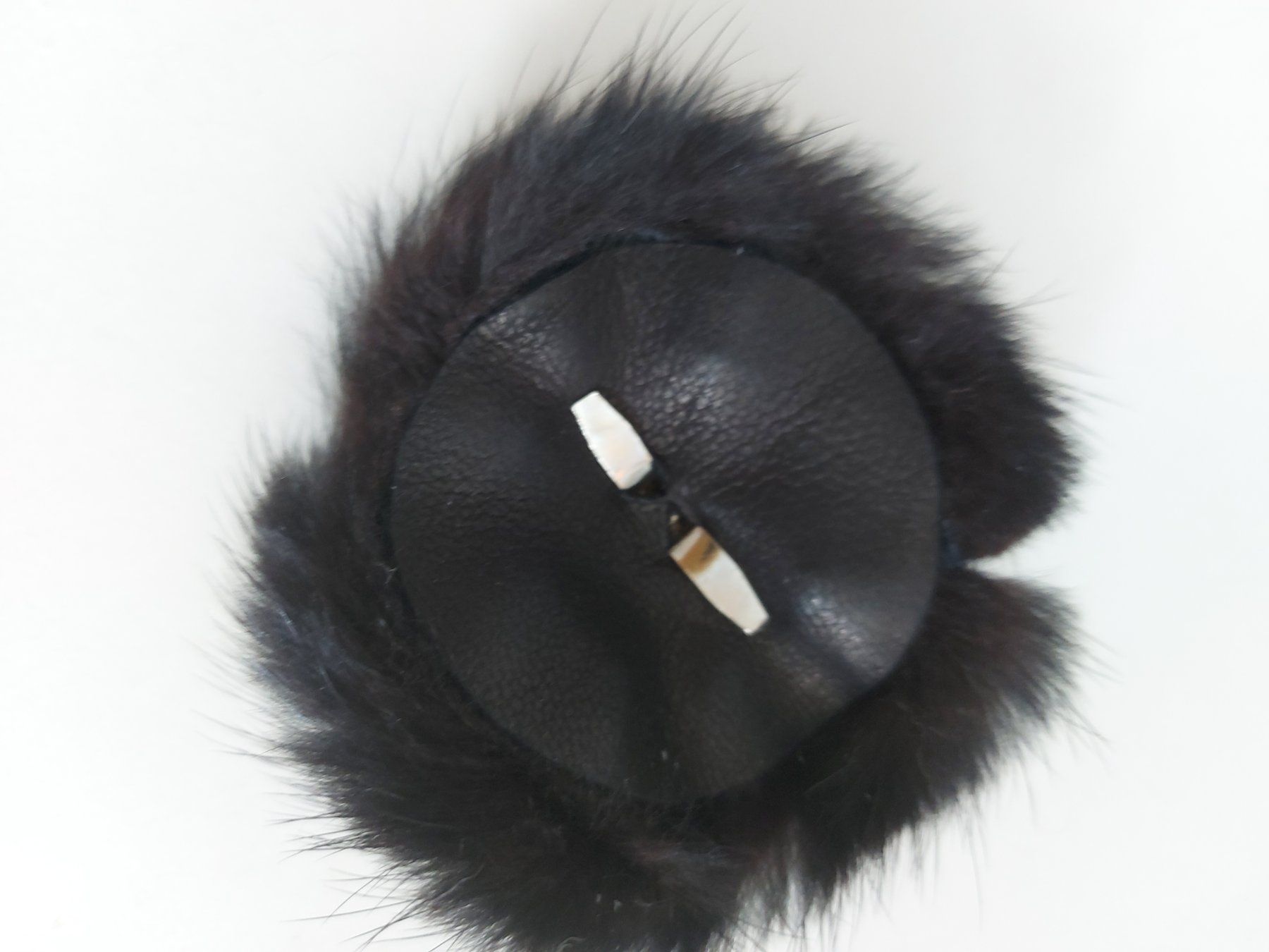 Broches & Aiguilles: Brosche Pelz Perle handmade – Neuf (Voir description) à Rüthi (Rheintal) par Boschacat 1