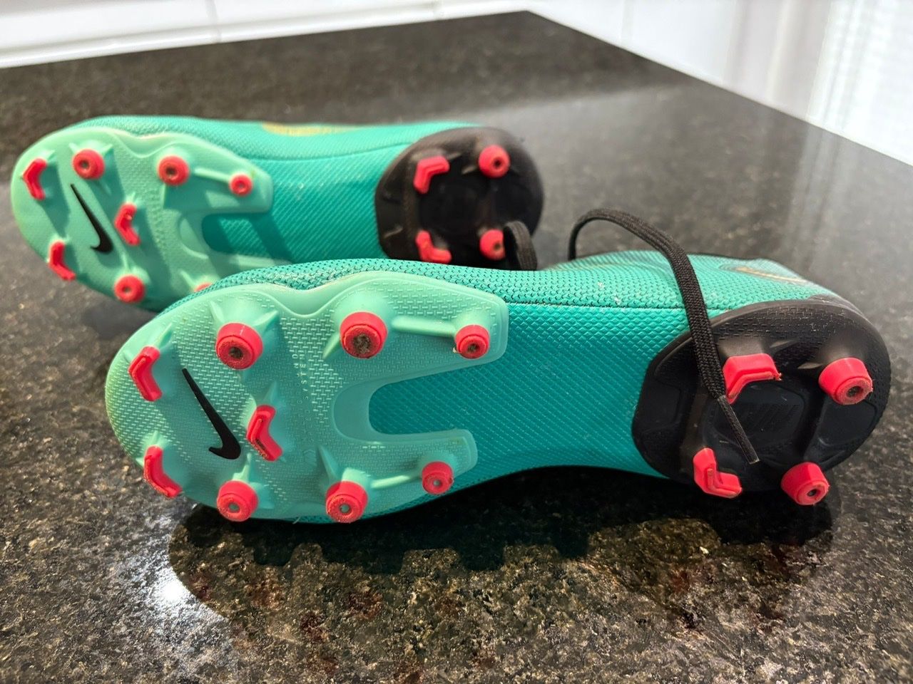 Schuhe für Jungen: Fussballschuhe – Gebraucht aus Jonschwil von Dr.MeganHunt 2