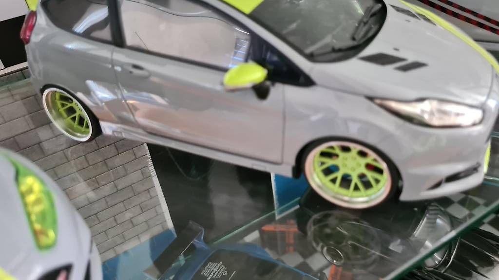 Modellini d'auto: FORD FIESTA ST 200 1:18 – Usato da Ittigen venduto da ROCKY1964 4