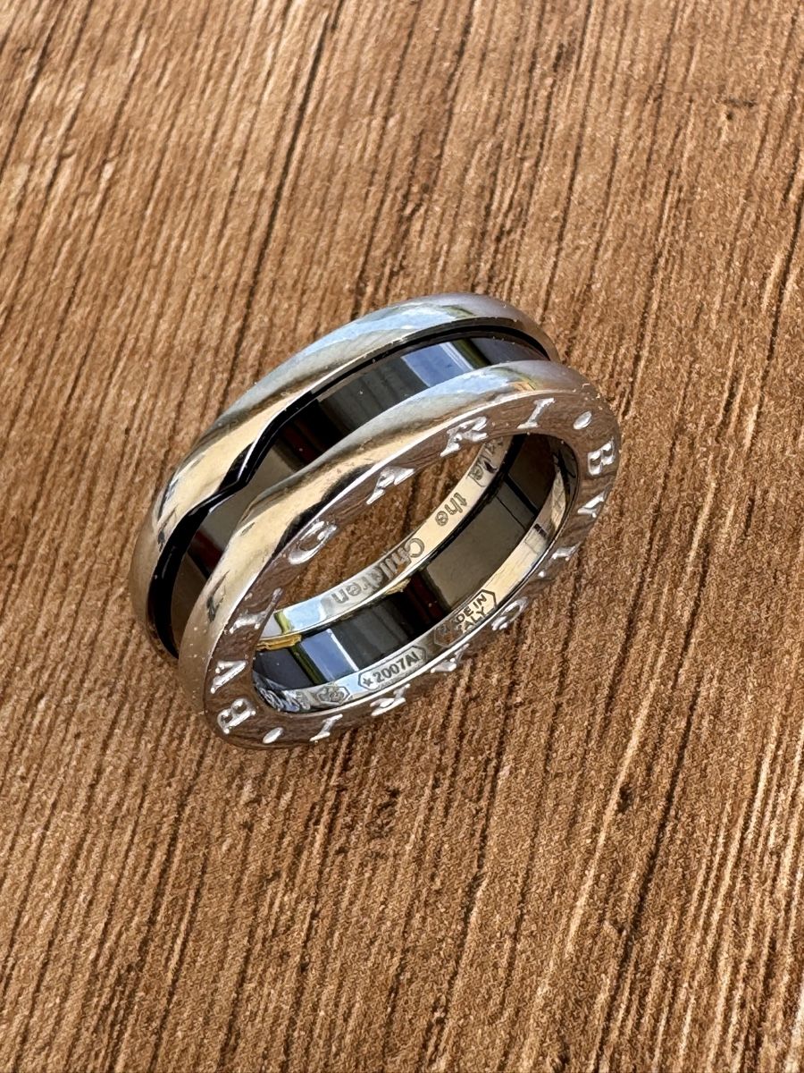 Bulgari Anelli: BVLGARI Save the Children Ring mit schwarzer Keramik – Usato da Lantsch/Lenz venduto da sxe_56cb 4