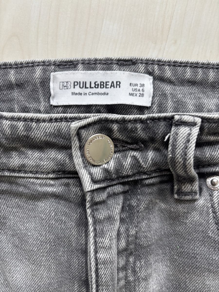 Pull&Bear Jeans: Pull&Bear Jeans, Gr. 38, Top Zustand, zwei Stück! – Nuovo (secondo la descrizione) da Herzogenbuchsee venduto da ameise02 2