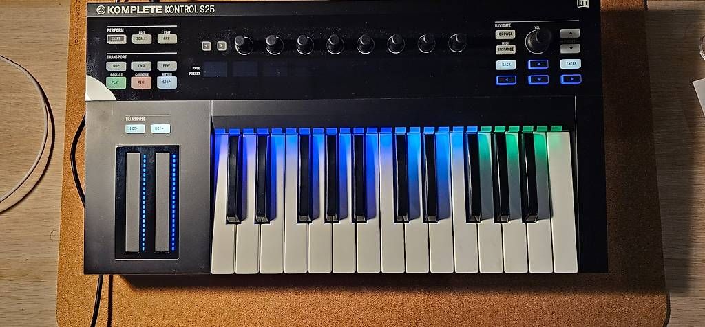 Musikinstrumente: Native Instruments KOMPLETE KONTROL S25 – Gebraucht aus Meyrin von pas_yb5d 1