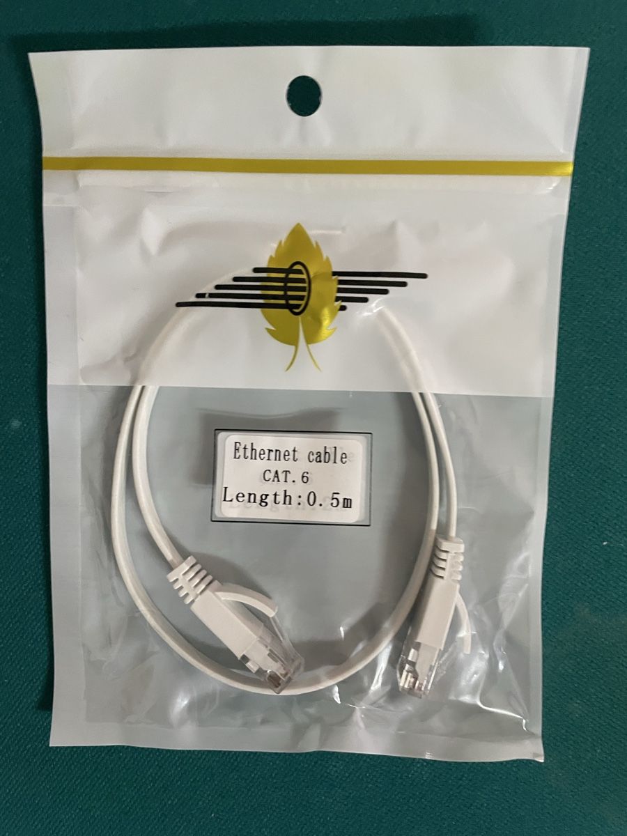 Cavi: Câble Ethernet CAT.6 blanc 0.5m neuf – Nuovo e nell'imballaggio originale da Ogens venduto da ced_qn5v