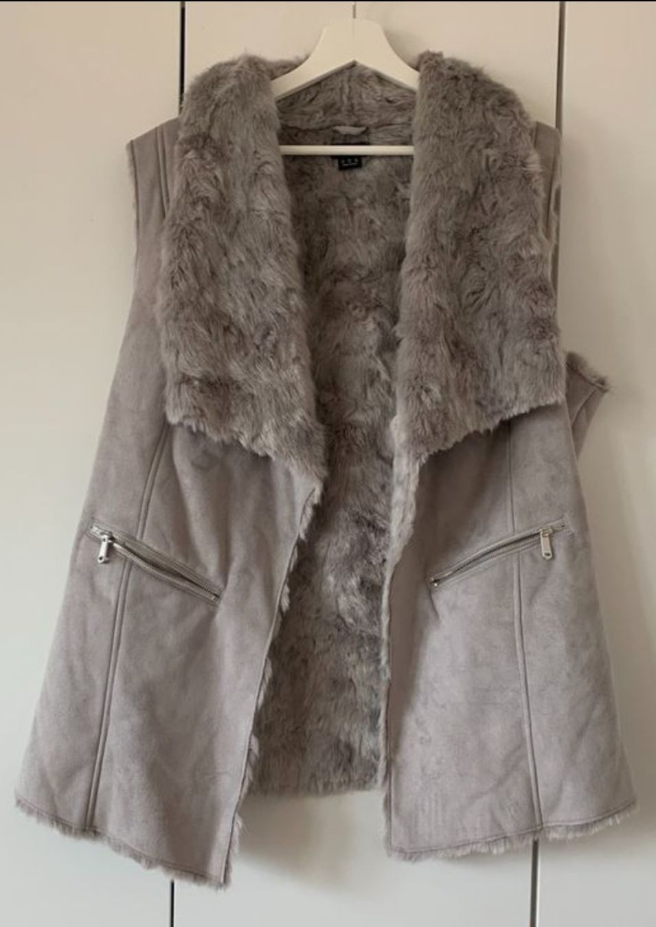 Jacken: gilet finta pelliccia 48 – Gebraucht aus Giubiasco von A.B00