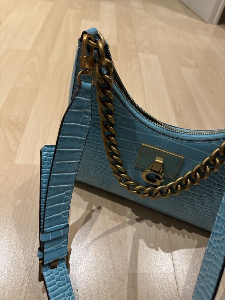 Guess Borse da donna: Guess Handtasche, hellblaues Kroko-Design, Goldkette – Usato da Zweidlen venduto da sweetchili_03 1