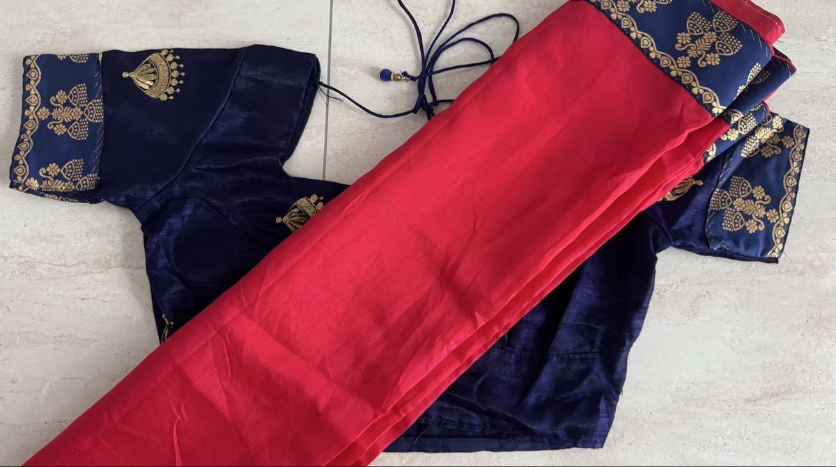 Kleider: Sari mit Bluse dunkelblau rot – Neu (gemäss Beschreibung) aus Wichtrach von Alyasahana 1