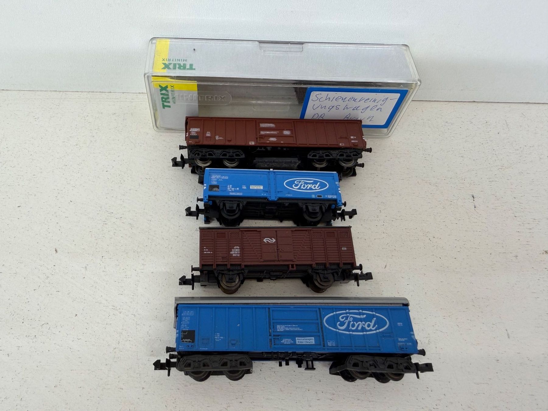 Modellini di ferrovie: Fleischmann8061,Minitrix3267,Trix 15500, Roco2306Güterwagen – Usato da Büsserach venduto da ModellbahnDepot