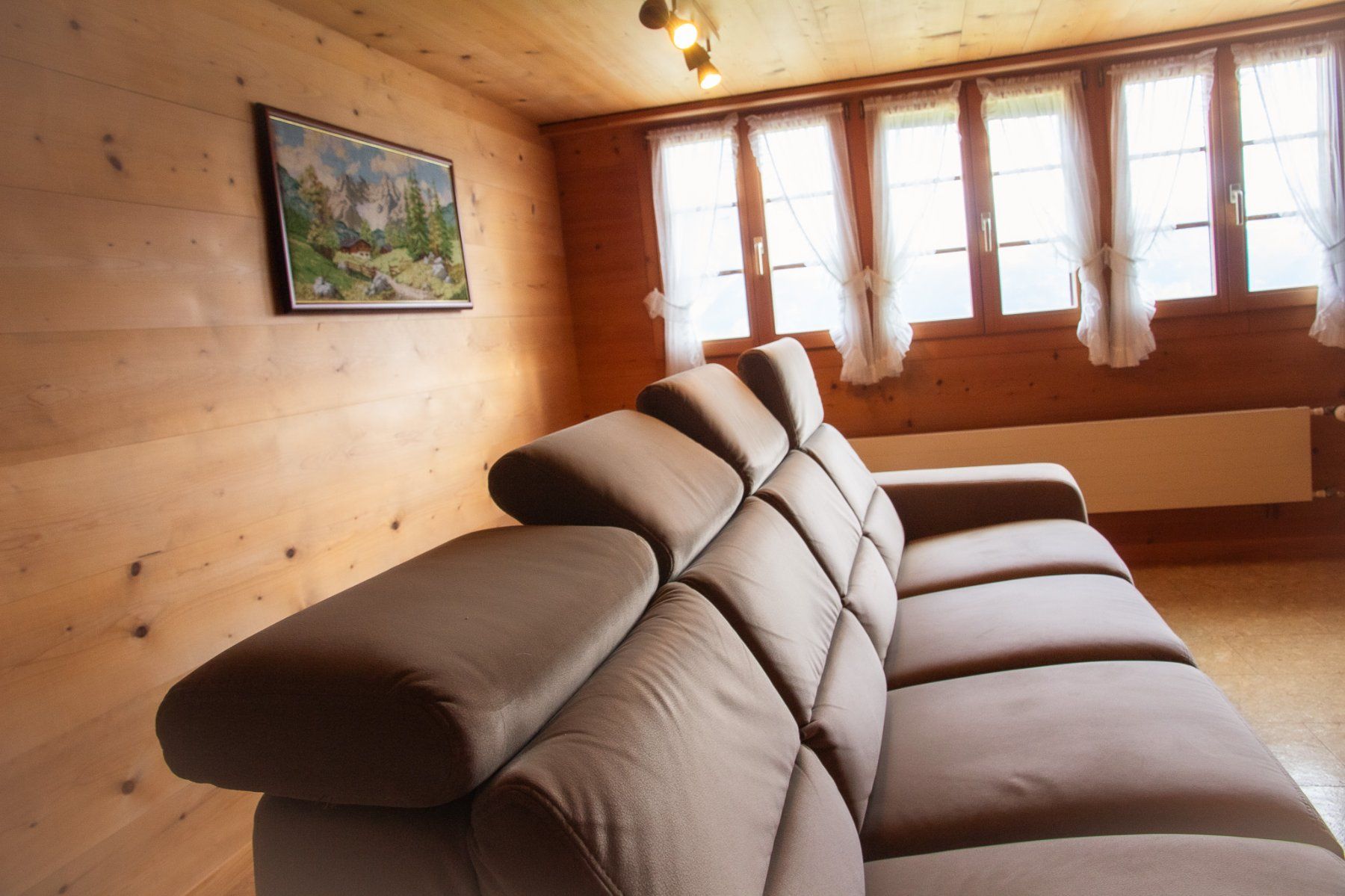 Sofas: SOFA / 4-Sitzer Relaxsofa mit elektrischer Verstellung – Gebraucht aus Hasliberg Wasserw von Tan. 3