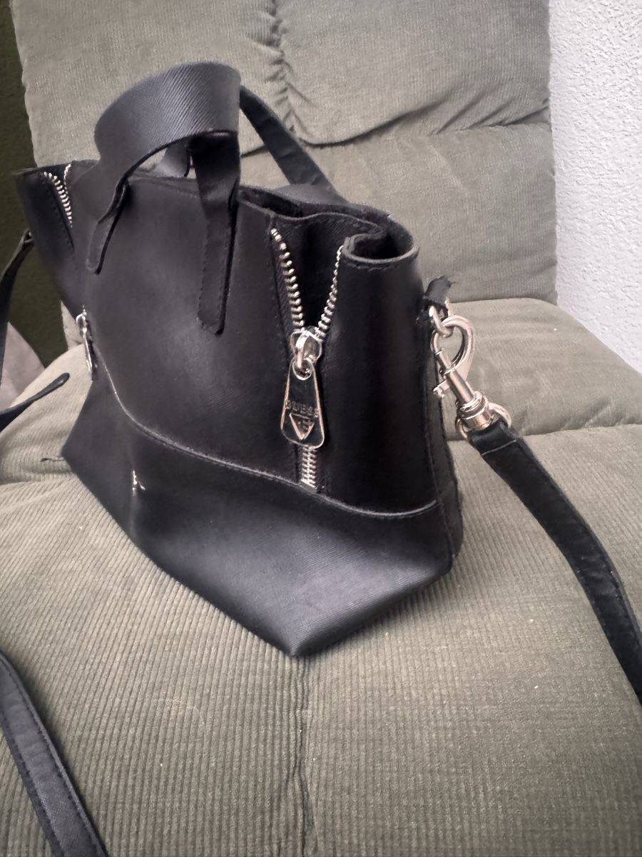 Guess Sacs femmes: Guess Handtasche  – D'occasion à Hausen AG par NJ2019 2