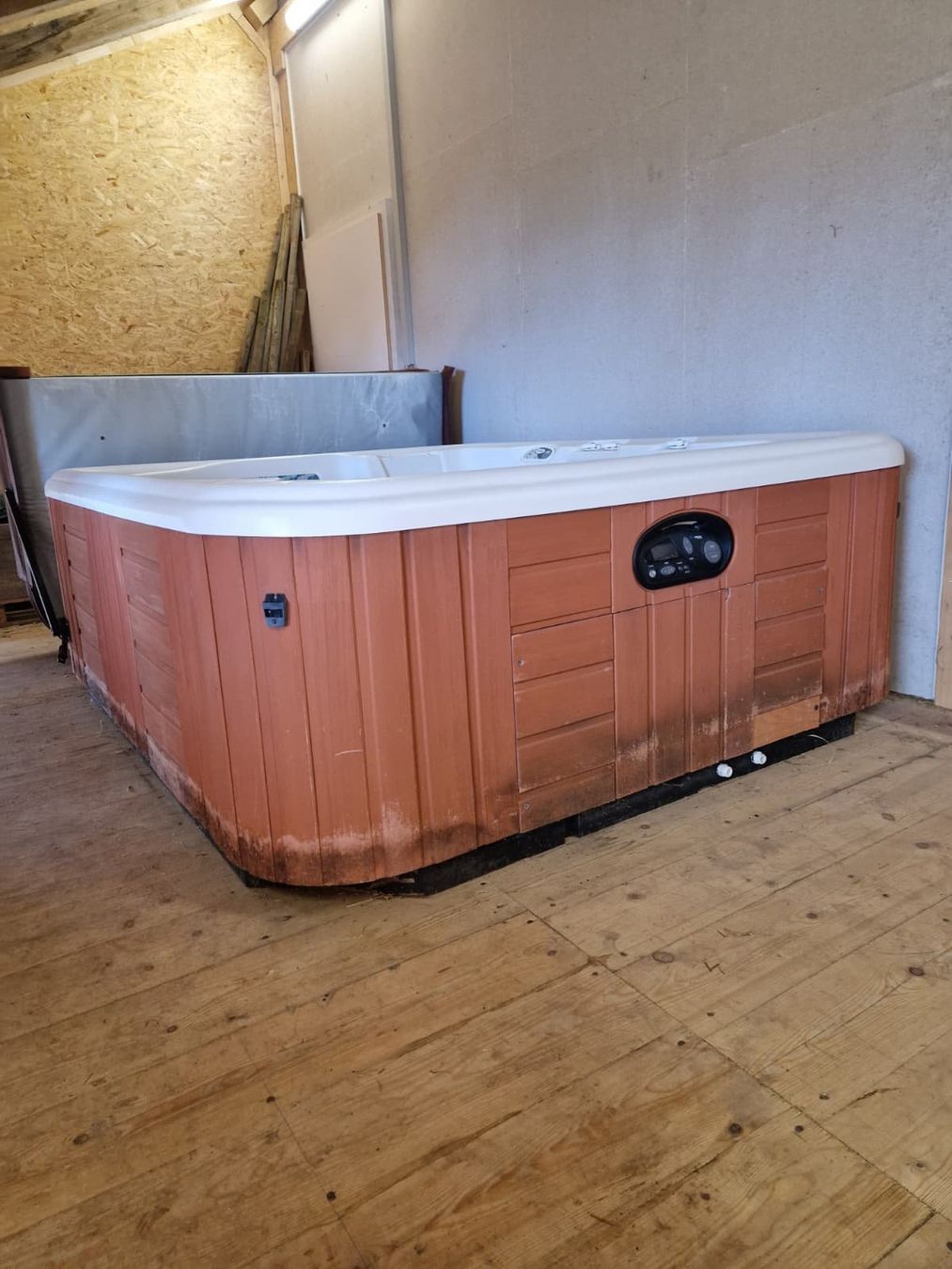 Whirlpool: Whirlpool der Marke HotSpring Modell Sovereign – Usato da Lyss venduto da loi_tls7 1