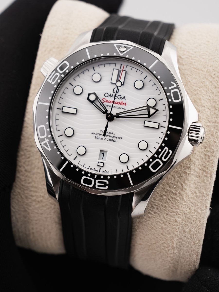 Omega Uhren: Omega Seamaster Diver 300M weiss – Gebraucht aus Zürich von Timely_Deals 1
