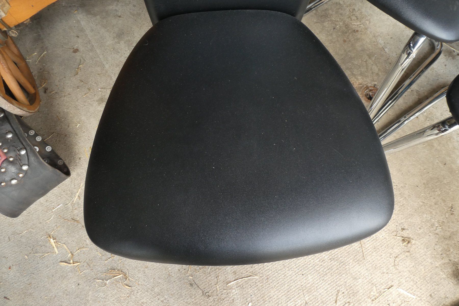 Sedie: 4 chaises en skaï – Usato da Fontaines NE venduto da monloisir 2