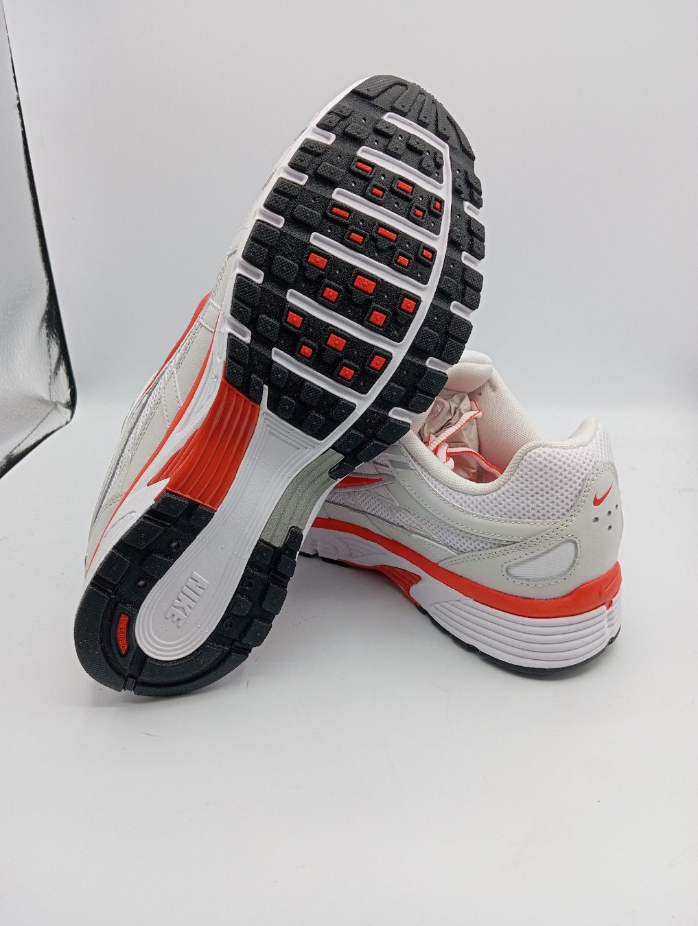 Nike Scarpe da uomo: Nike P-6000 (EU42.5) – Nuovo e nell'imballaggio originale da Schaffhausen venduto da outlez 6