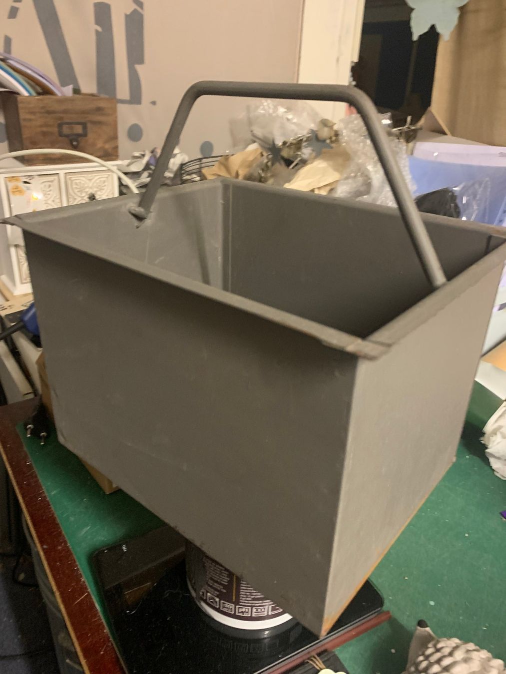 Transportkisten: Vintage Metall Tragebox mit Griff grau – Gebraucht aus St. Gallen von Miousch 2