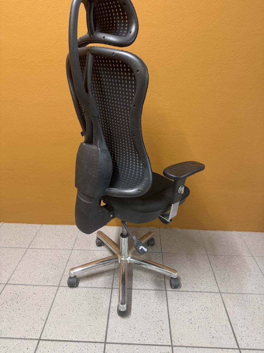 Chaises: Bürostuhl mit Kopfstütze – Défectueux à Toffen par Margoline 1